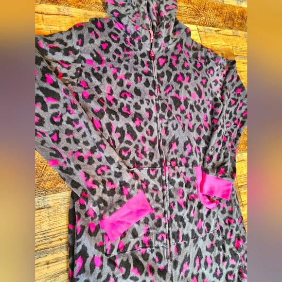 Tarea by Rue21 Soft Pajamas Zip up Onesie w/pockets Leopard Pink Gray Black - Picture 10 of 11